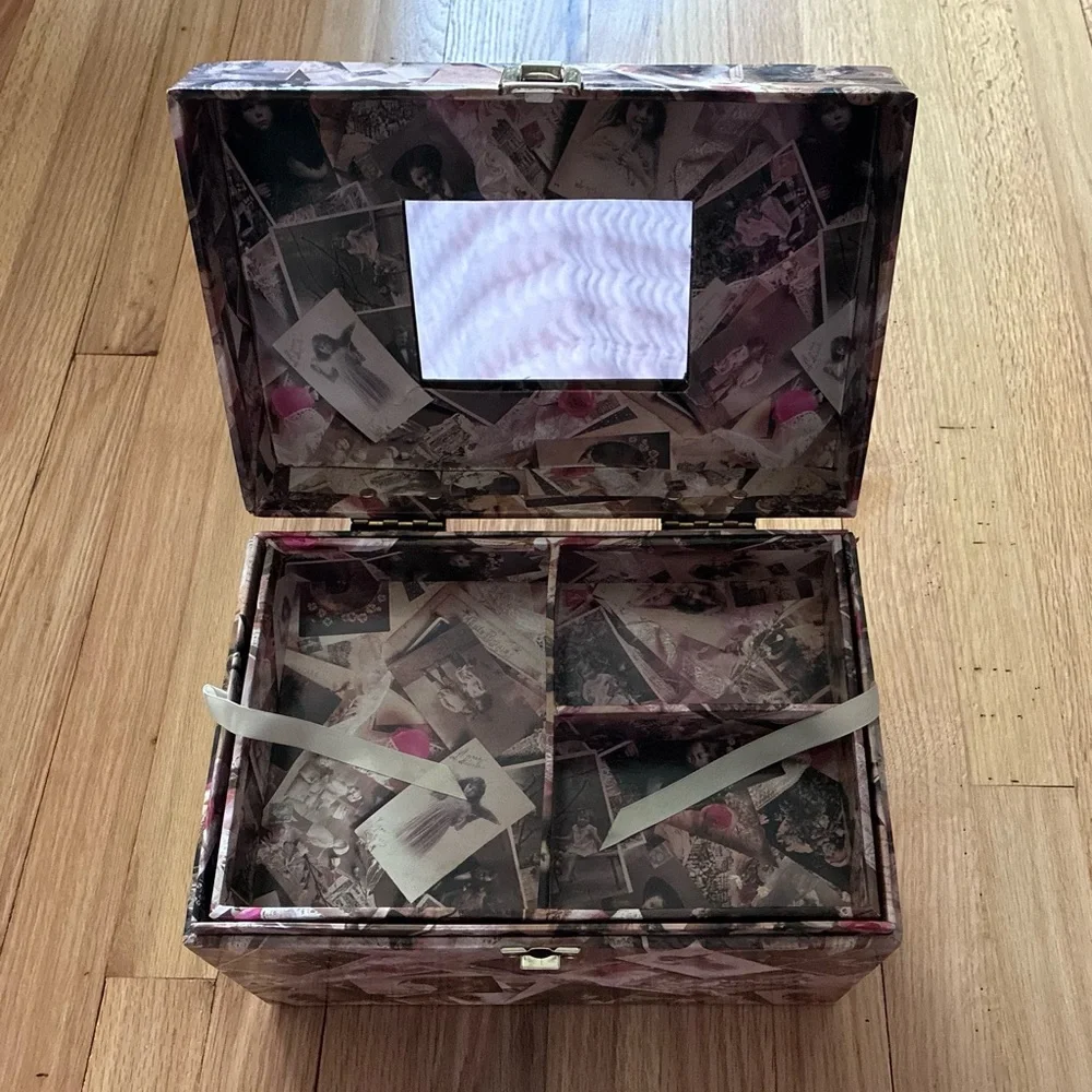 90’s Jewelry case with removable tray and mirror, ‘Victorian Postcards’